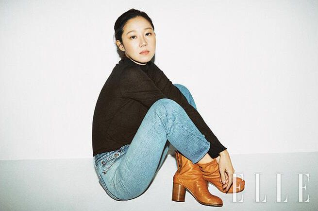 Gong Hyo Jin Wins Super Icon In November Elle Couch Kimchi 0190